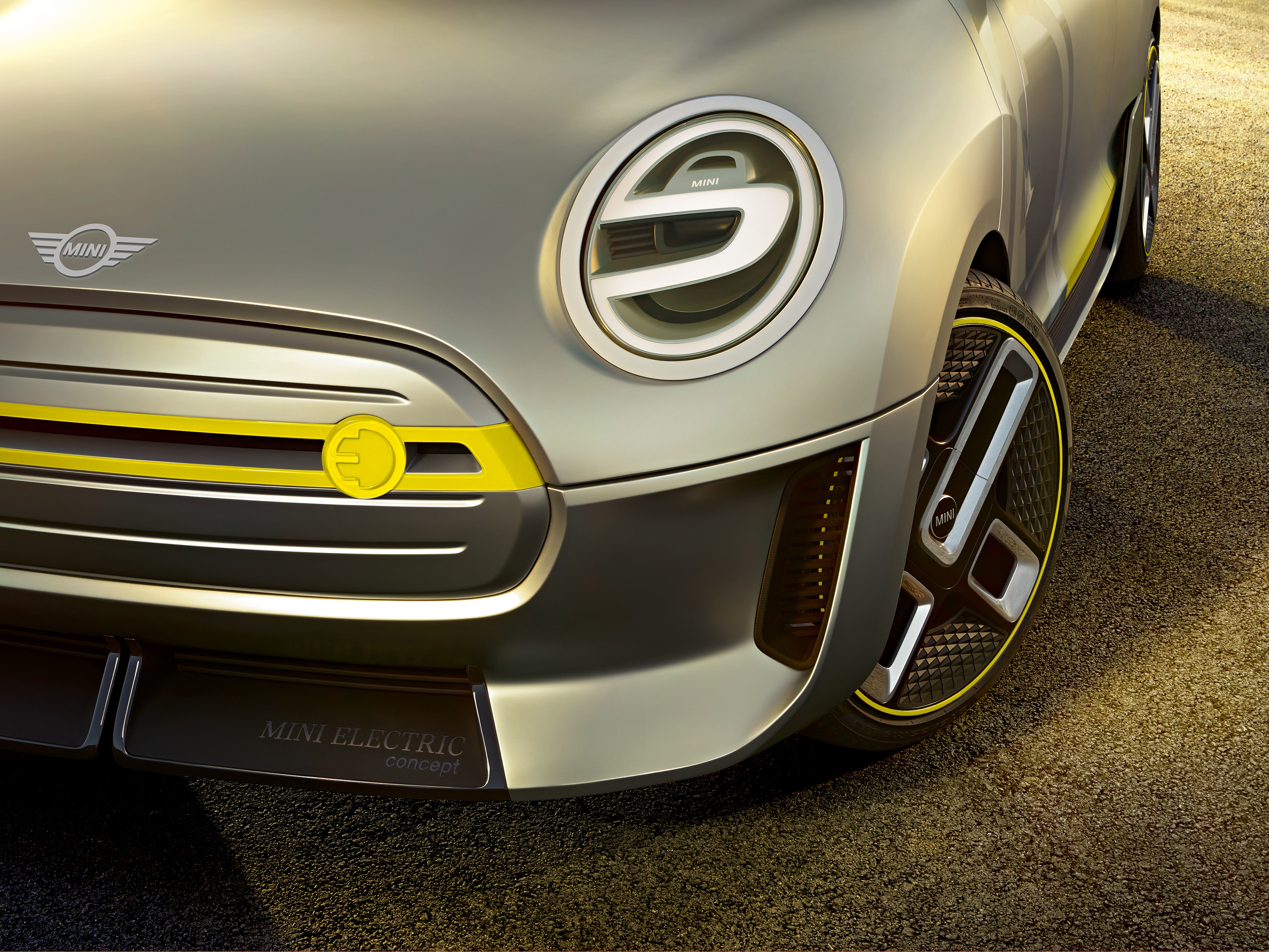 Ý tưởng xe điện MINI Electric – cận cảnh phía trước và mâm xe